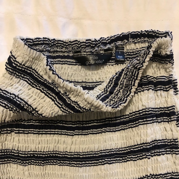 White and Navy strapless flowy romper - Picture 2 of 2